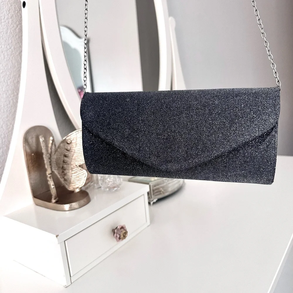 Vintage Chain Glitter Clutch - Picture 6 of 7